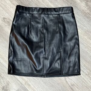 Rue 21 vegan leather skirt size small‎ cute slit